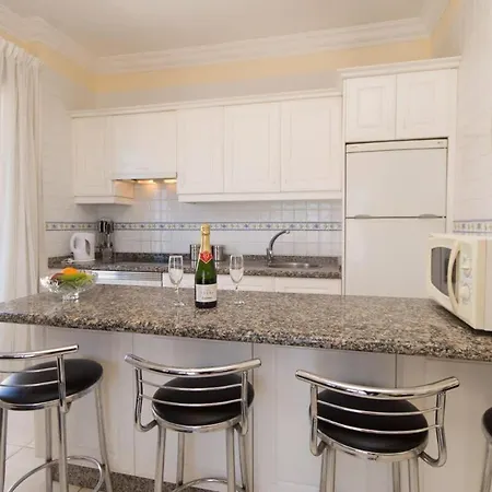 1 - Two Bed Penthouse شقة *